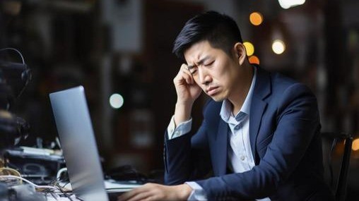 Trader resisting FOMO while analyzing market charts