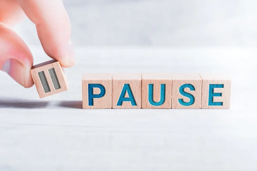 The power of pausing in leadership concept